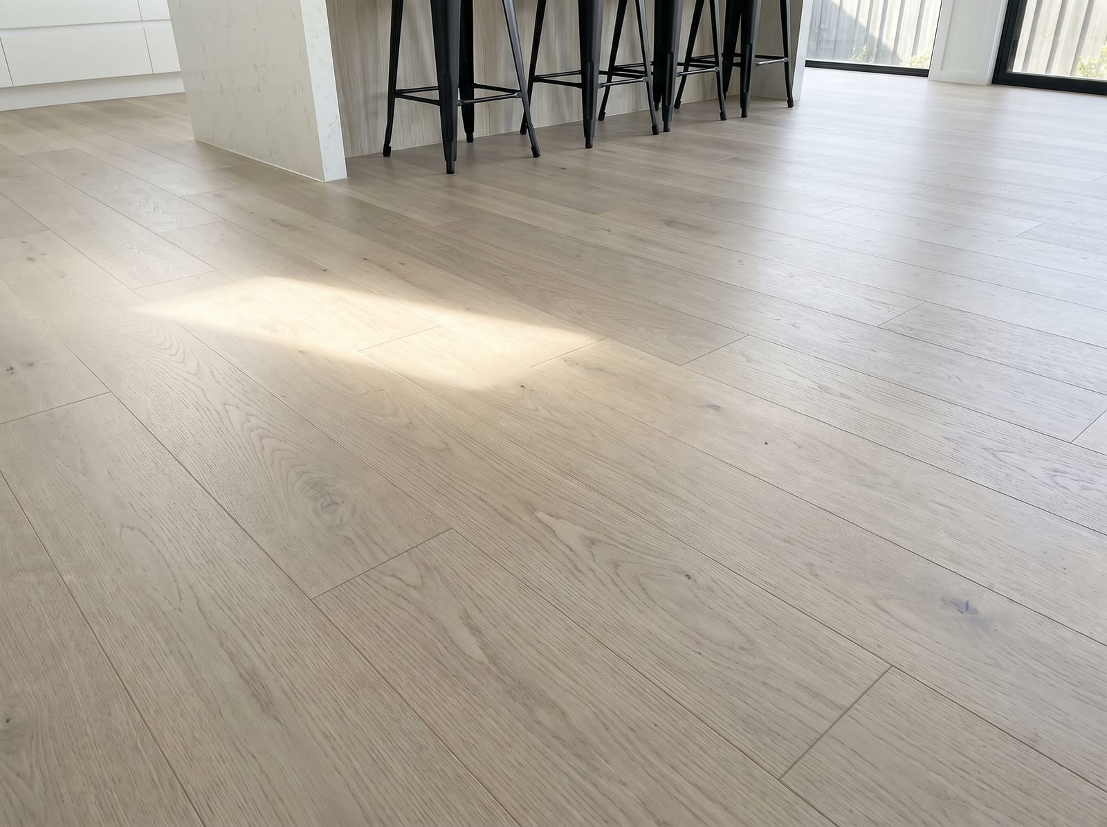 Hybrid flooring, pale oak-look planks in a kitchen